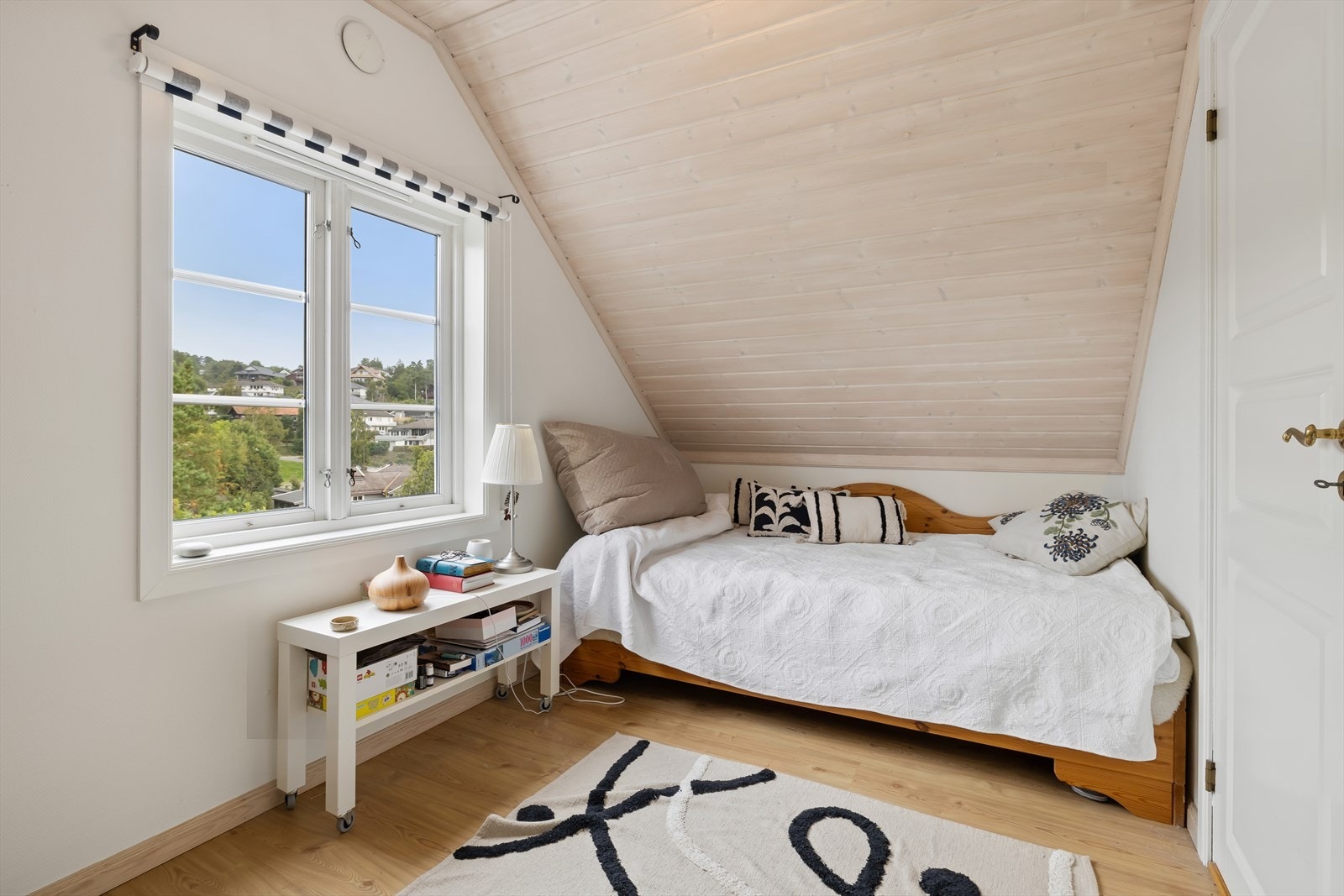 Det er to soverom i andre etasje Galleribilde