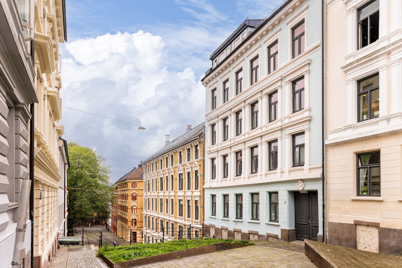 Leiligheten ligger i et sentralt og attraktivt boligområde på Fredensborg. Sentral og attraktiv beliggenhet mellom Grünerløkka og St.Hanshaugen. Galleribilde