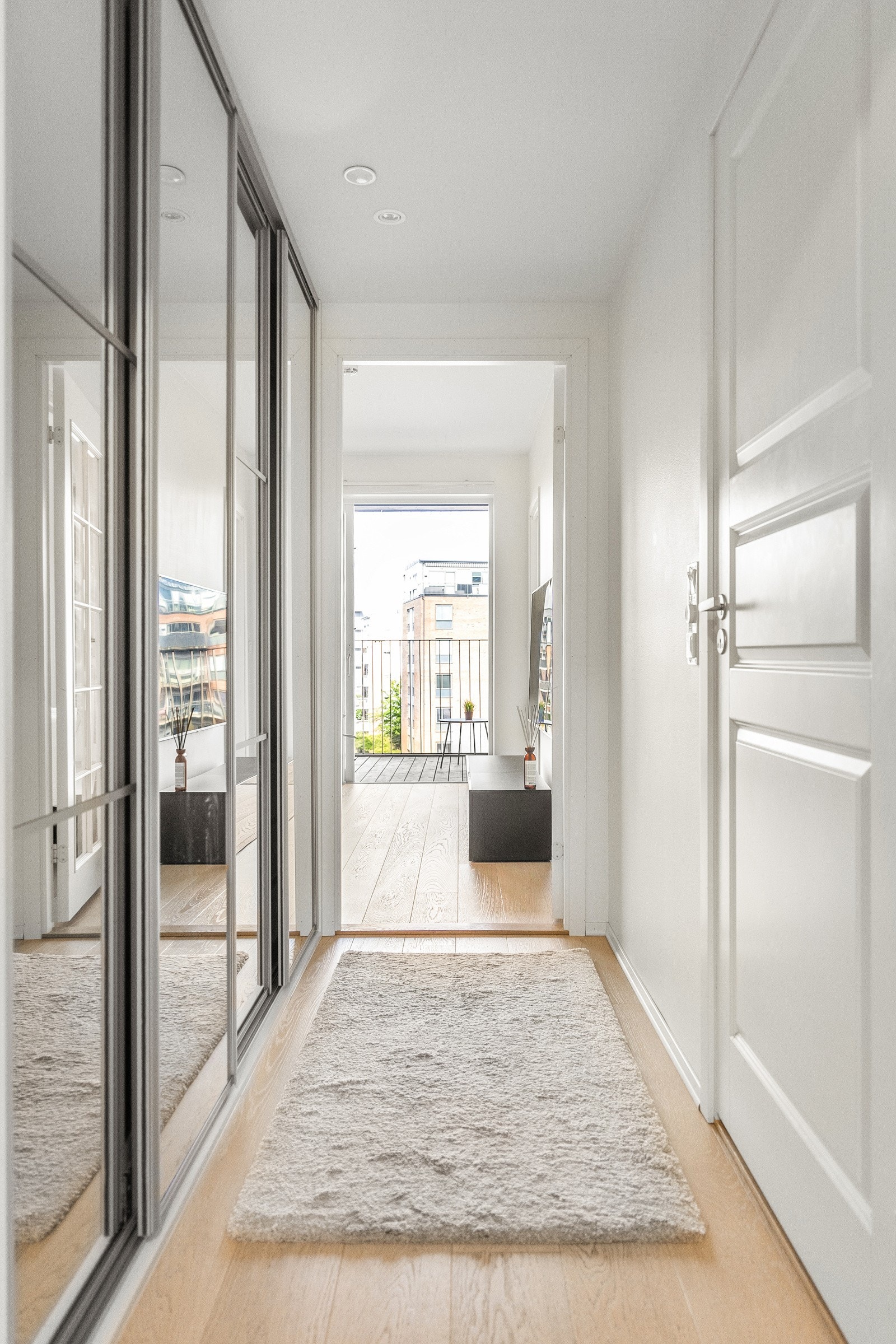 Velkommen inn, husk å melde deg på visning. Galleribilde