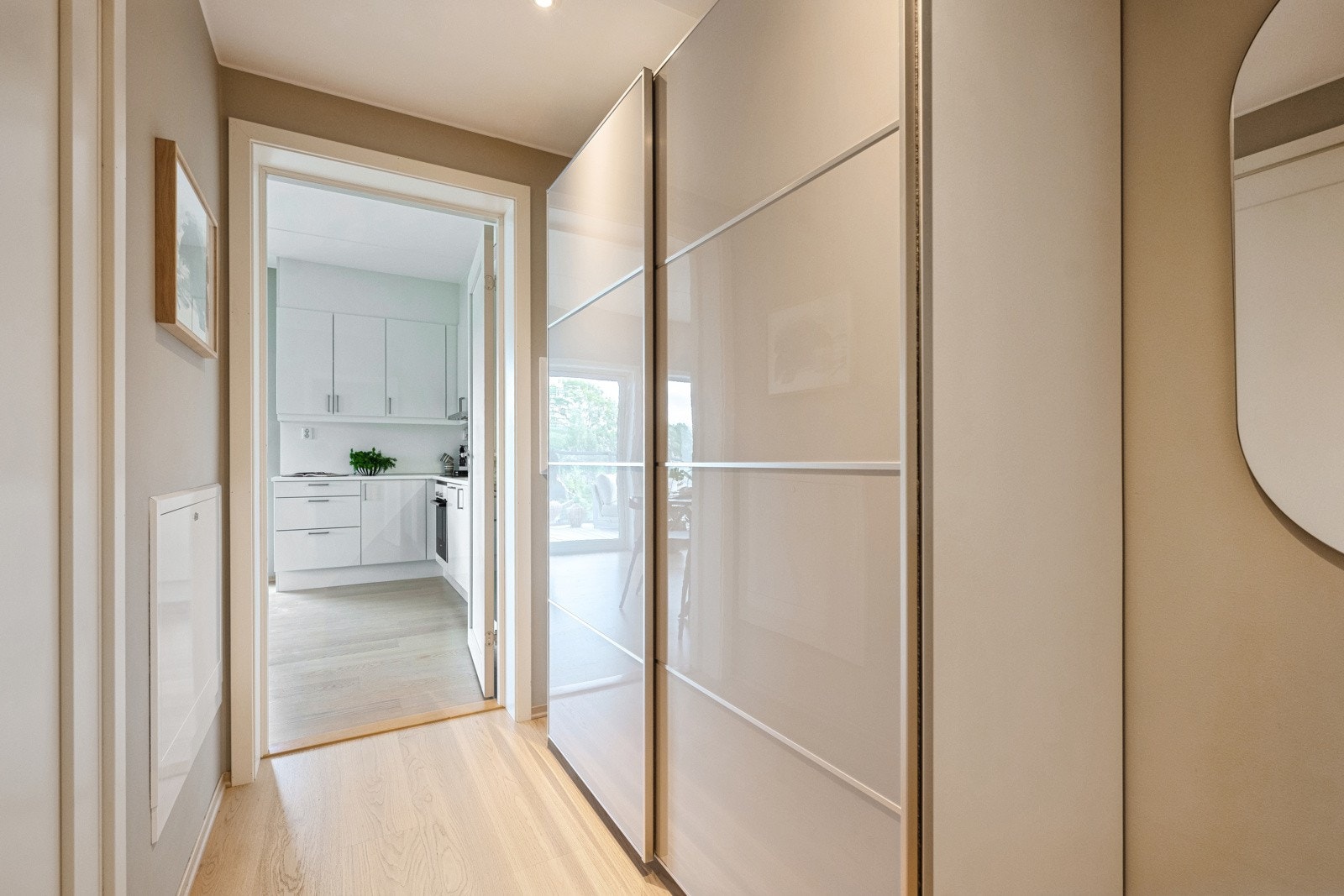 Entré med skap som var nytt i 2022 Galleribilde