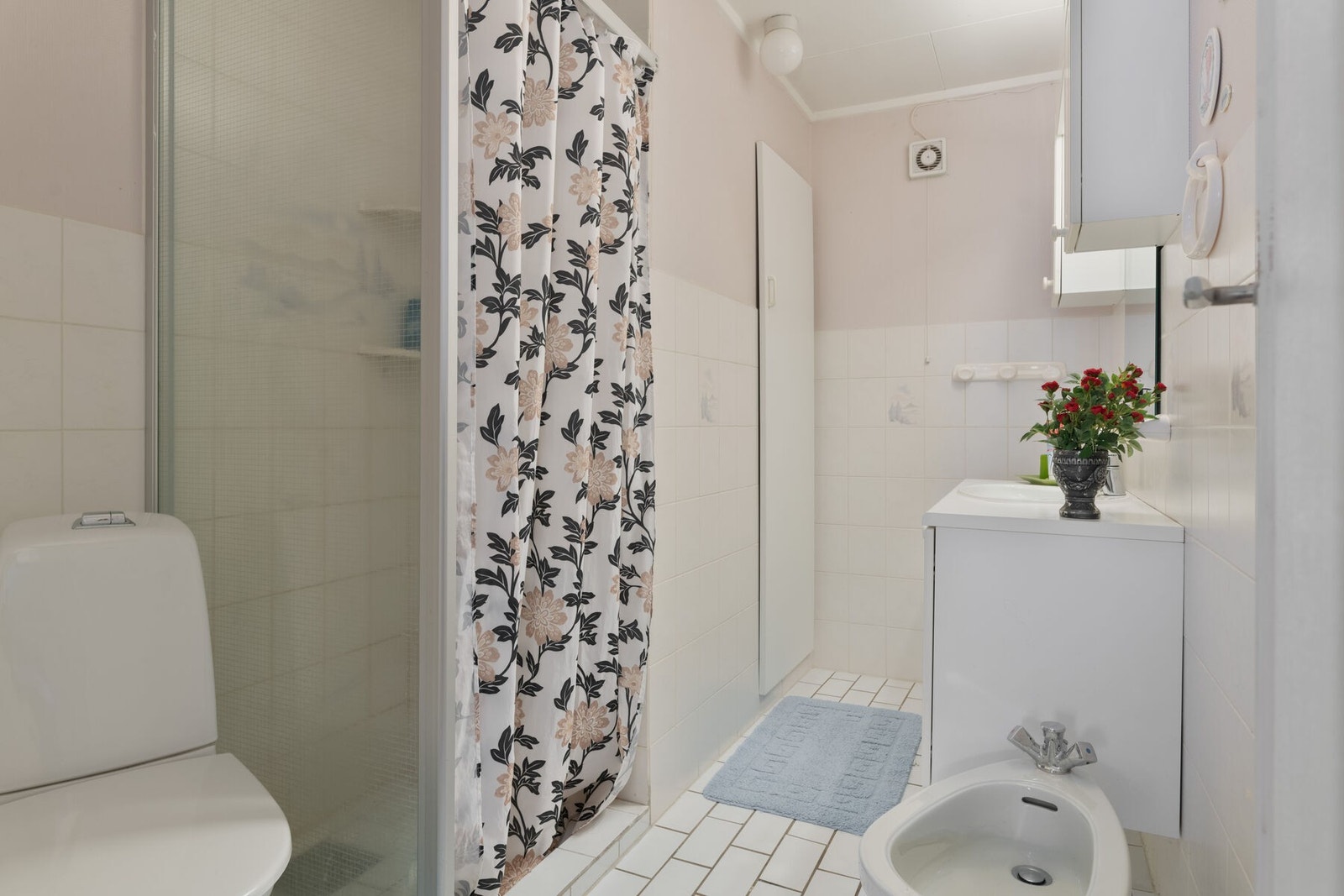 Eldre baderom i underetasjen. Galleribilde