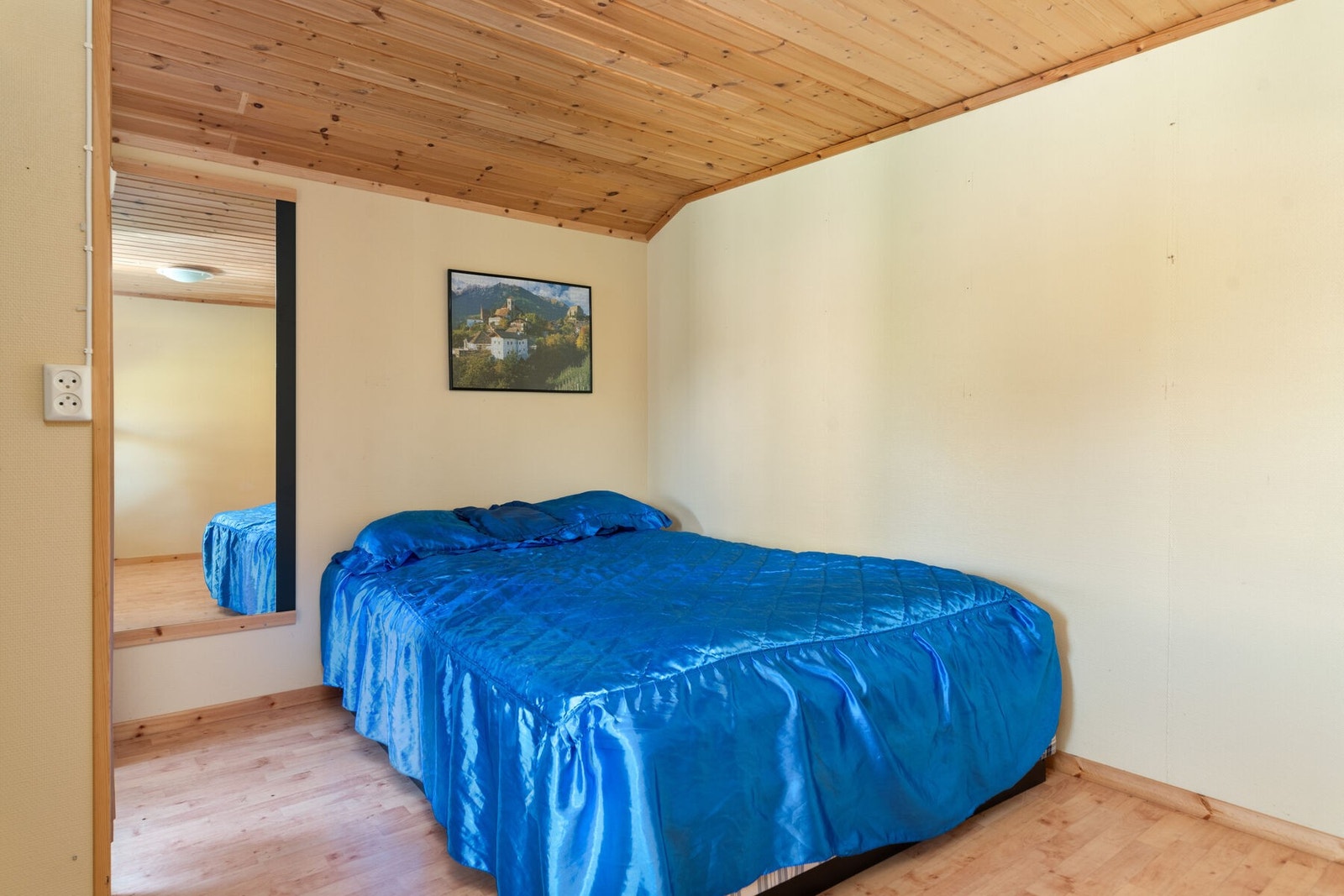 Tidligere utebod innredet til soverom. Bruksendring er ikke omsøkt. Galleribilde