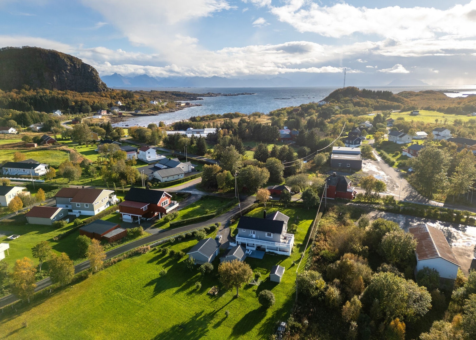 I nærområdet finnes gode rekreasjonsmuligheter i Bøhallen, samt i marka og ved sjøen. Galleribilde