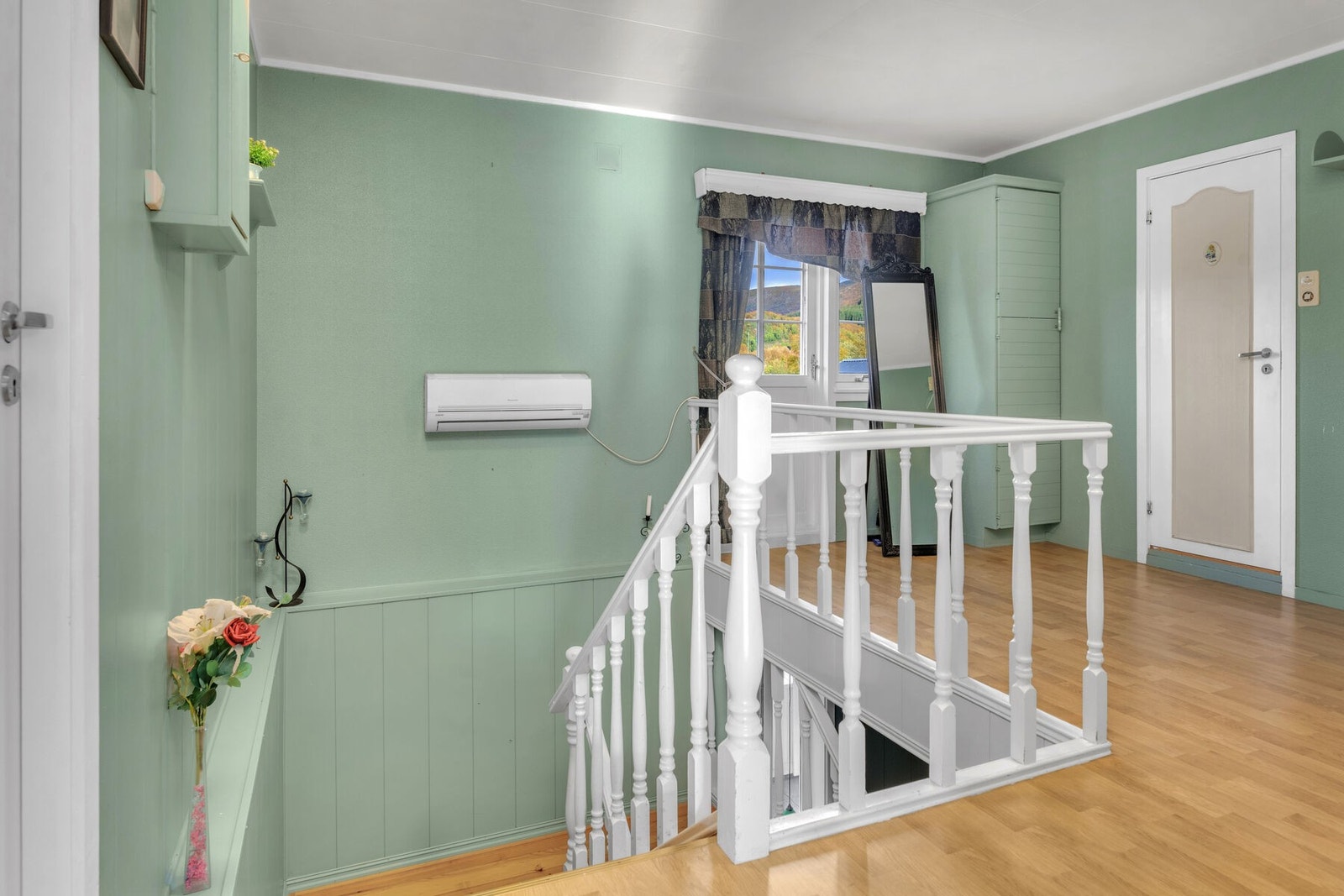 Herfra er det utgang til en av terrassene. Galleribilde