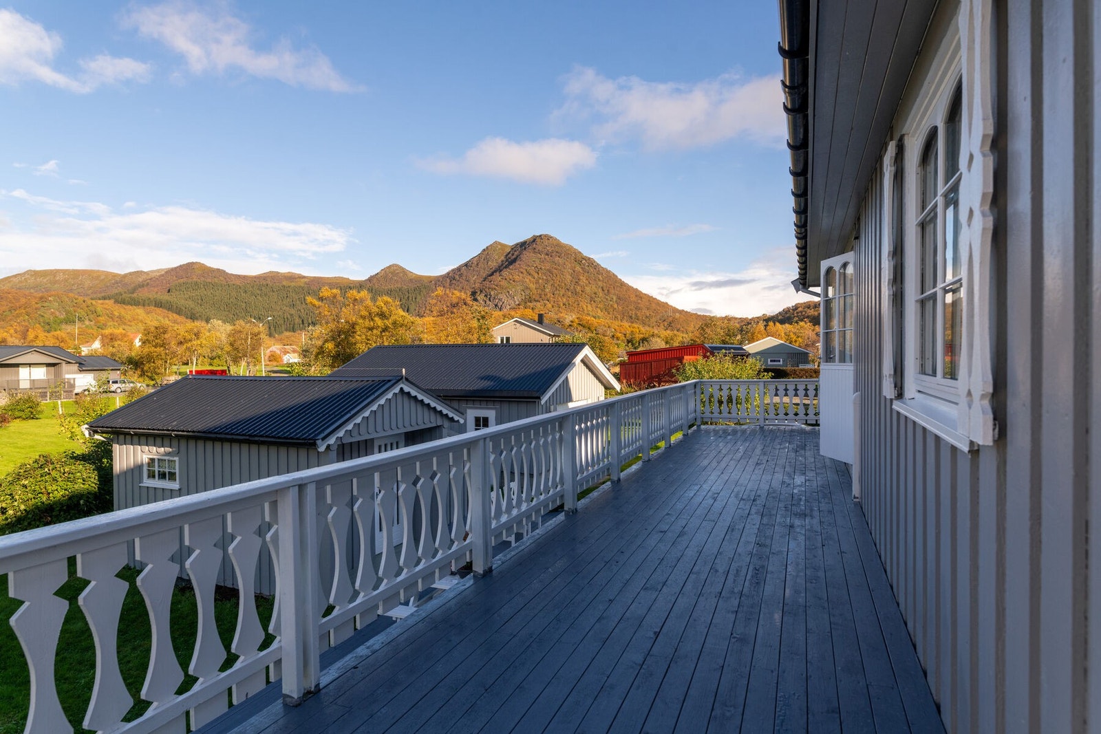 Terrasse nummer 2, med utgang fra gangen i 2. etasje. Galleribilde