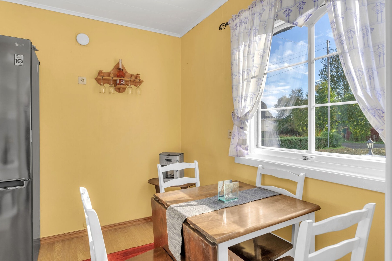 På kjøkkenet er det også plass til en mindre spisegruppe. Galleribilde