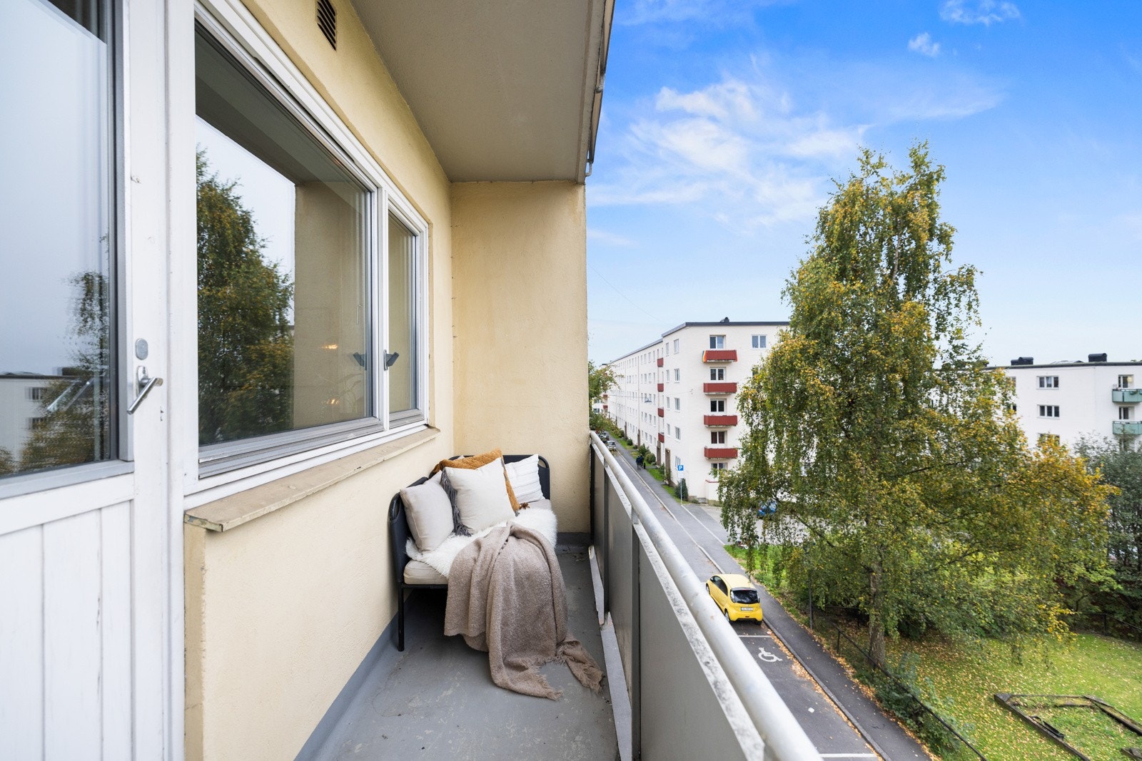 Fra stuen er det utgang til solrik sydvestvendt balkong, uten innsyn fra andre. Galleribilde