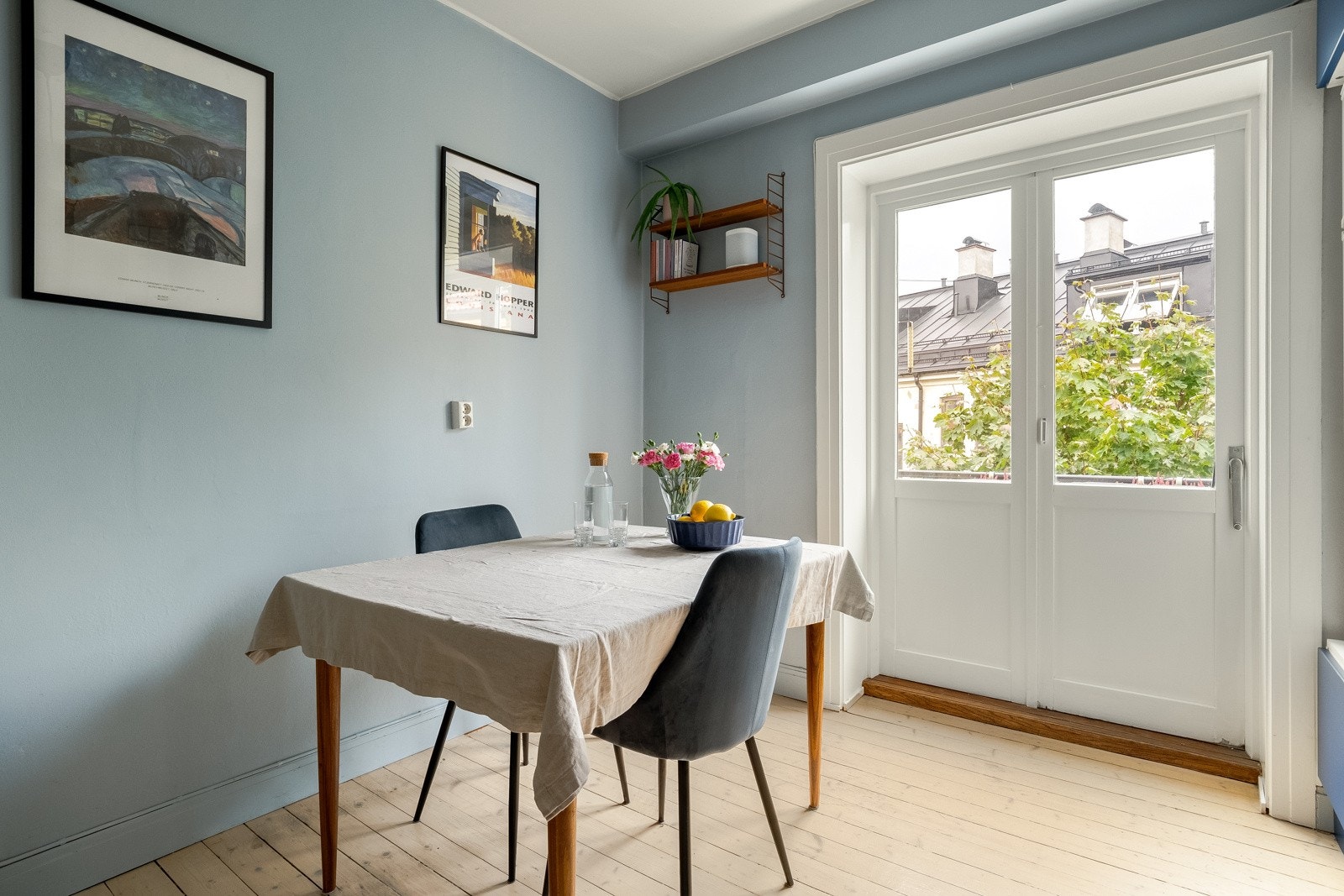 Det er jo litt ålreit med plass til et spisebord, og her har du plass til et stort et. Galleribilde