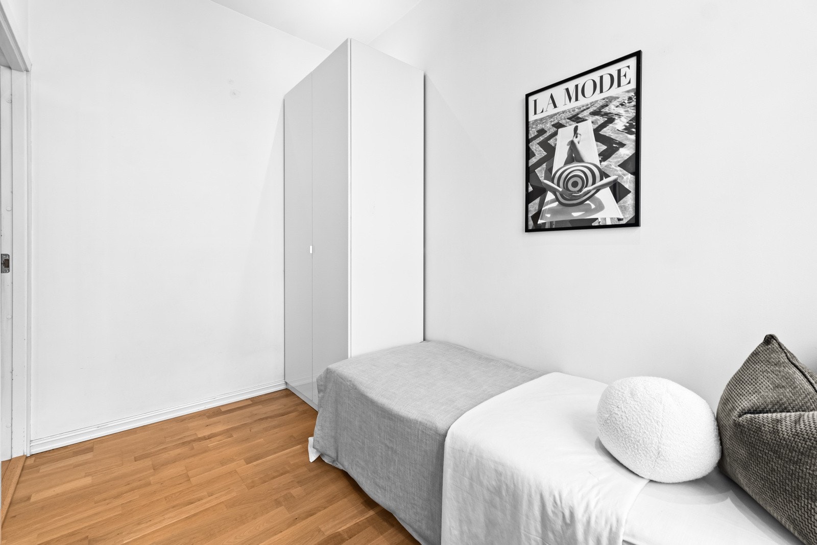 Medfølgende garderobeskap. Galleribilde