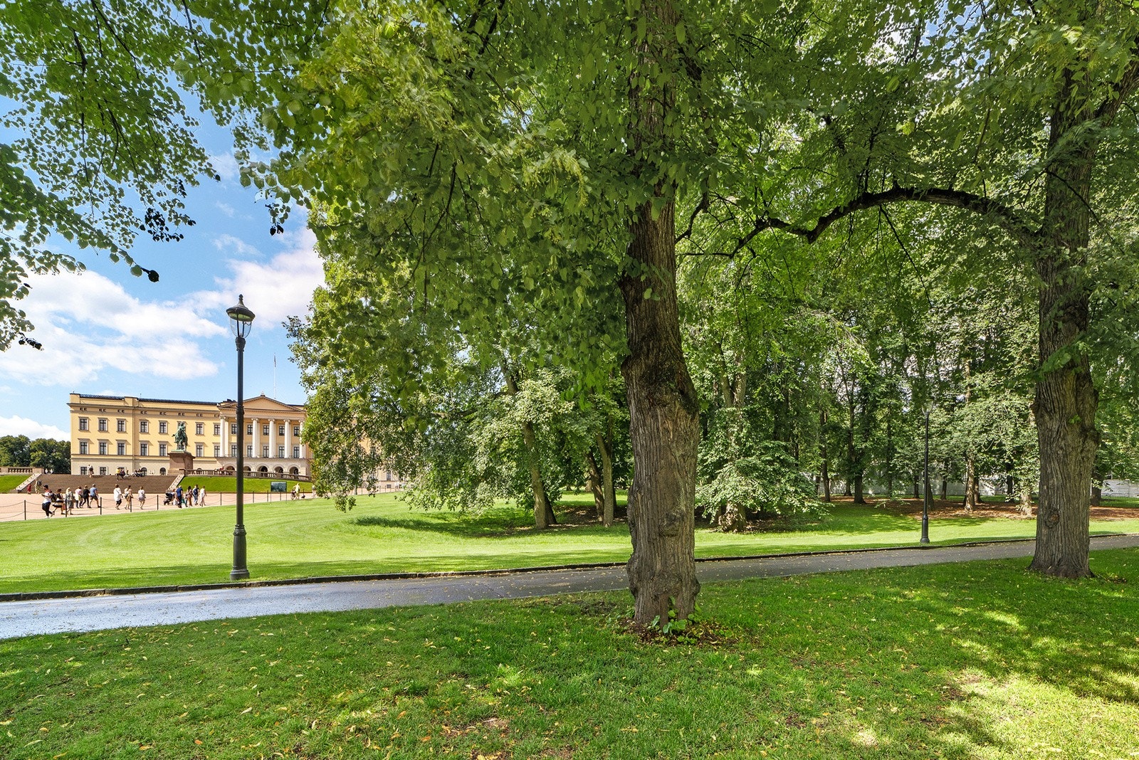 Kort vei til nydelige Slottsparken. Galleribilde