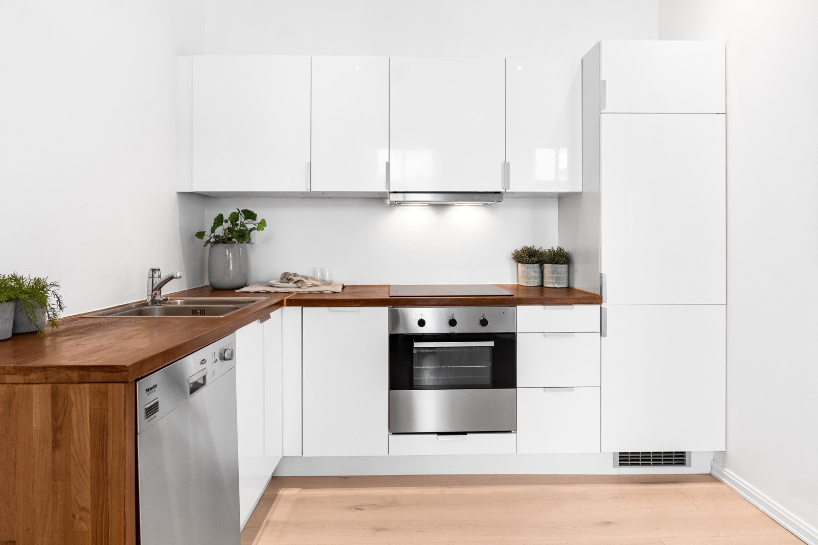 En svært lys og moderne 3-roms selveier i klassisk bygård. Galleribilde