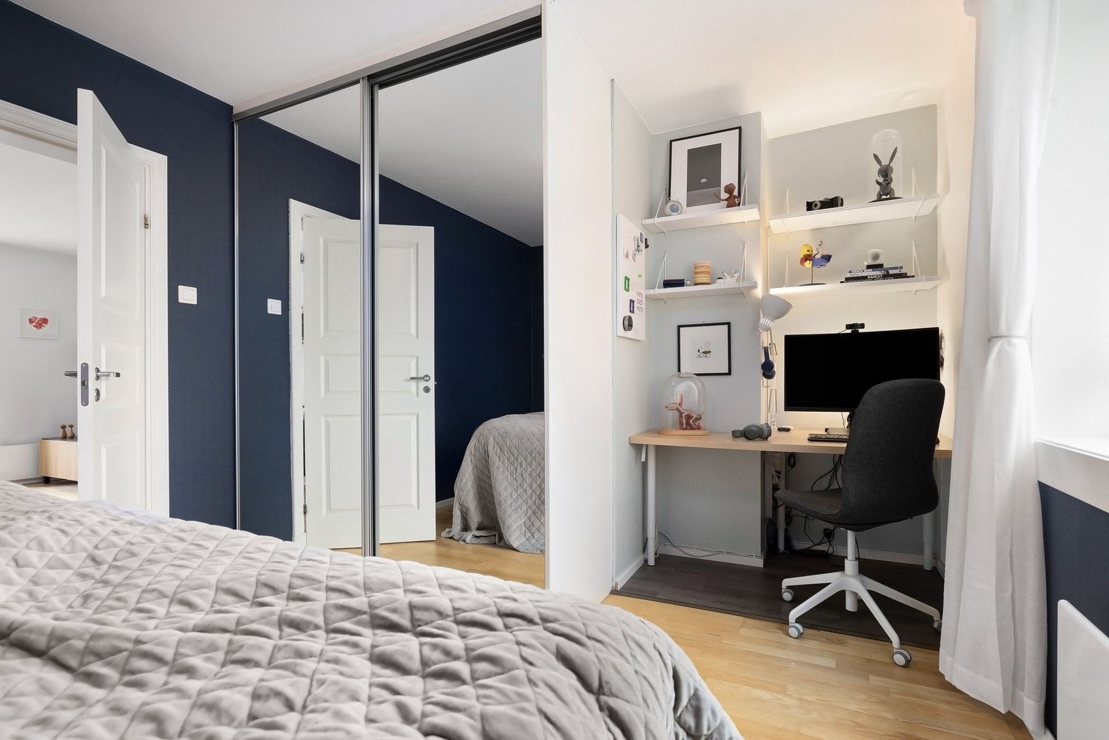 Det ble lagt nytt gulv i hjørnet der skapet stod i 2020 Galleribilde