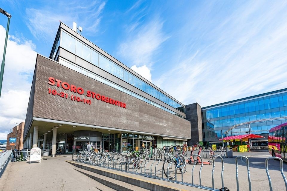 Kort vei til Storo Storsenter der du finner et bredt utvalg forretninger Galleribilde