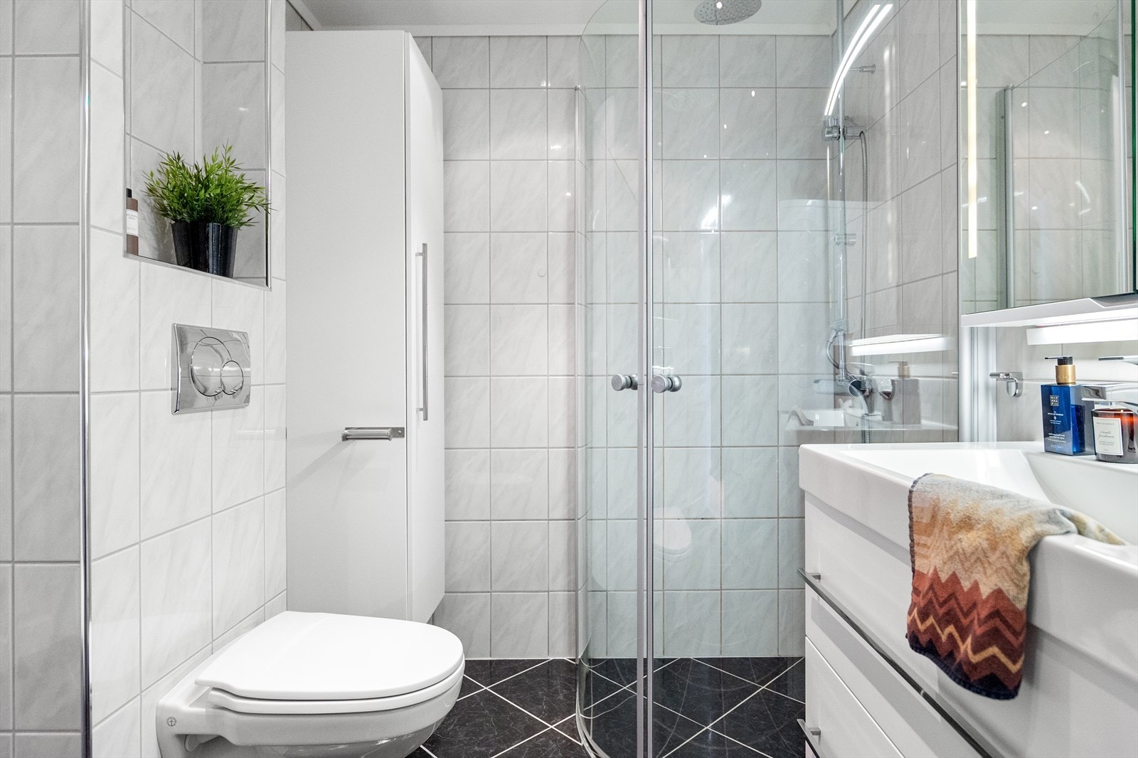 - Badet måler 5,9 m² - Galleribilde