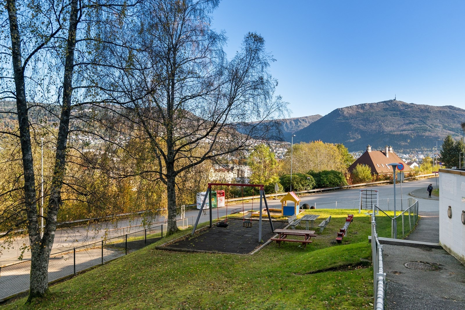 - Leiligheten ligger i et usjenert og rolig område, men samtidig med kort avstand til Bergen Sentrum - Galleribilde