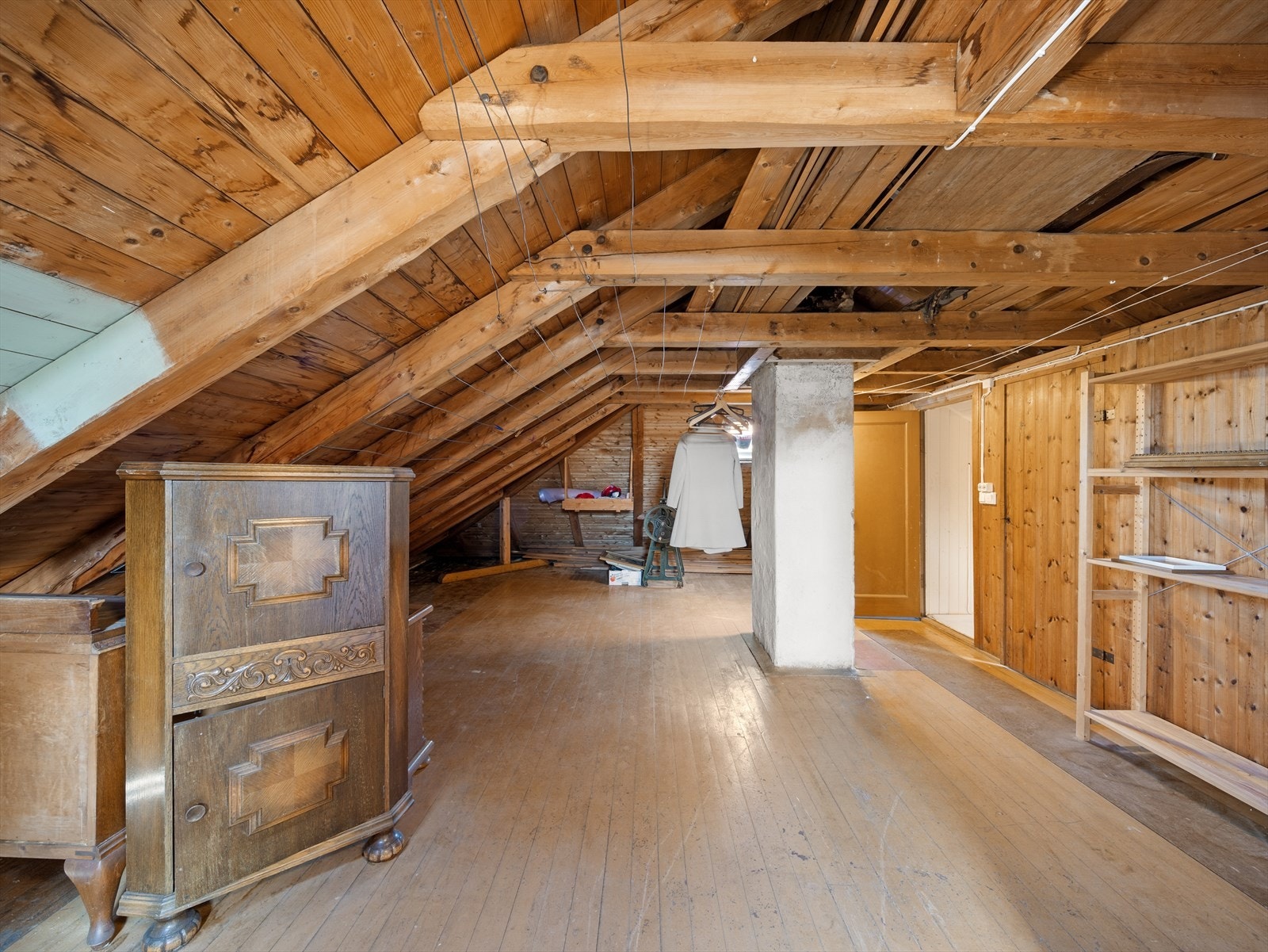 Felles loft med bodplass, ingen spesifikk plass til denne seksjonen. Galleribilde