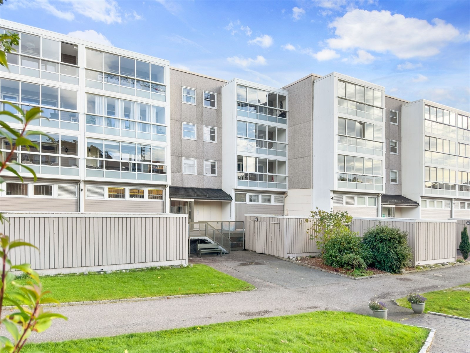 Velkommen til Åsane senter 17 v/Roberto Solberg, EiendomsMegler1. Galleribilde