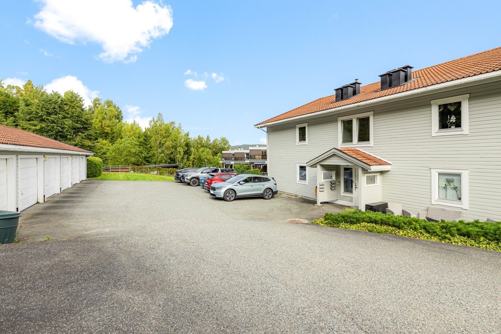Fasade og inngangsparti. Galleribilde