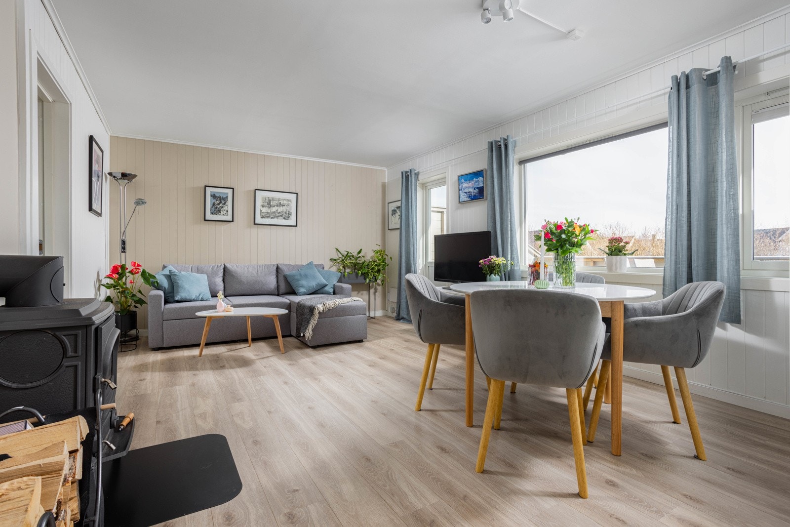 Velkommen til denne lyse 3-roms leiligheten med sentrumsnær beliggenhet. Galleribilde