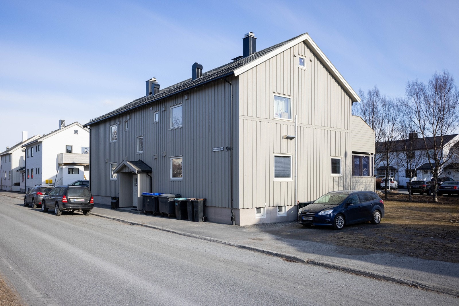 En flott og ivaretatt leilighet som byr på en sentrumsnær beliggenhet. Midt mellom sentrumskjernen og City Nord. Galleribilde