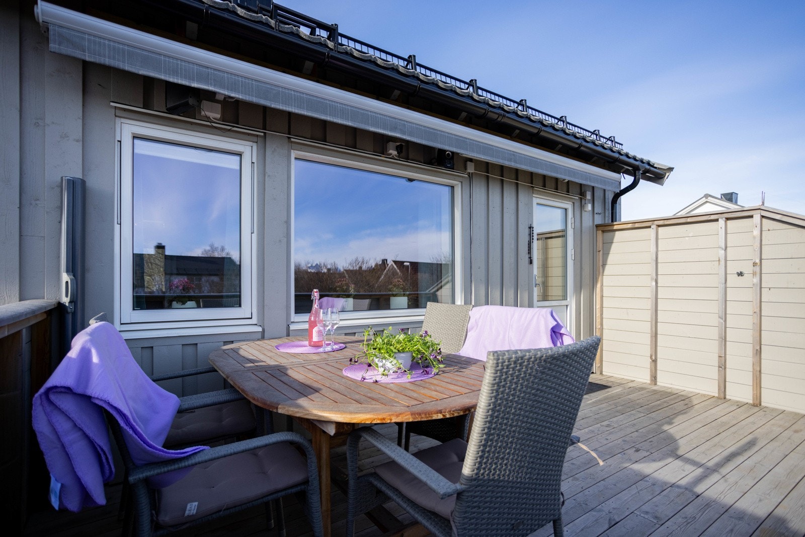 Her er det også montert utvendig høytaleranlegg. Galleribilde