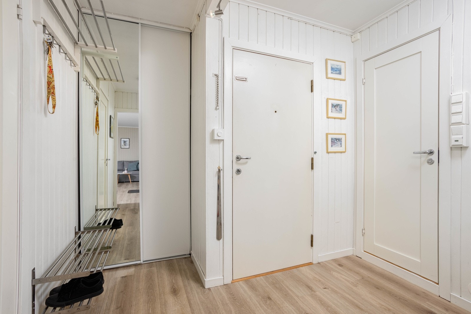 Det første du møter er en innbydende og romslig entre. Galleribilde