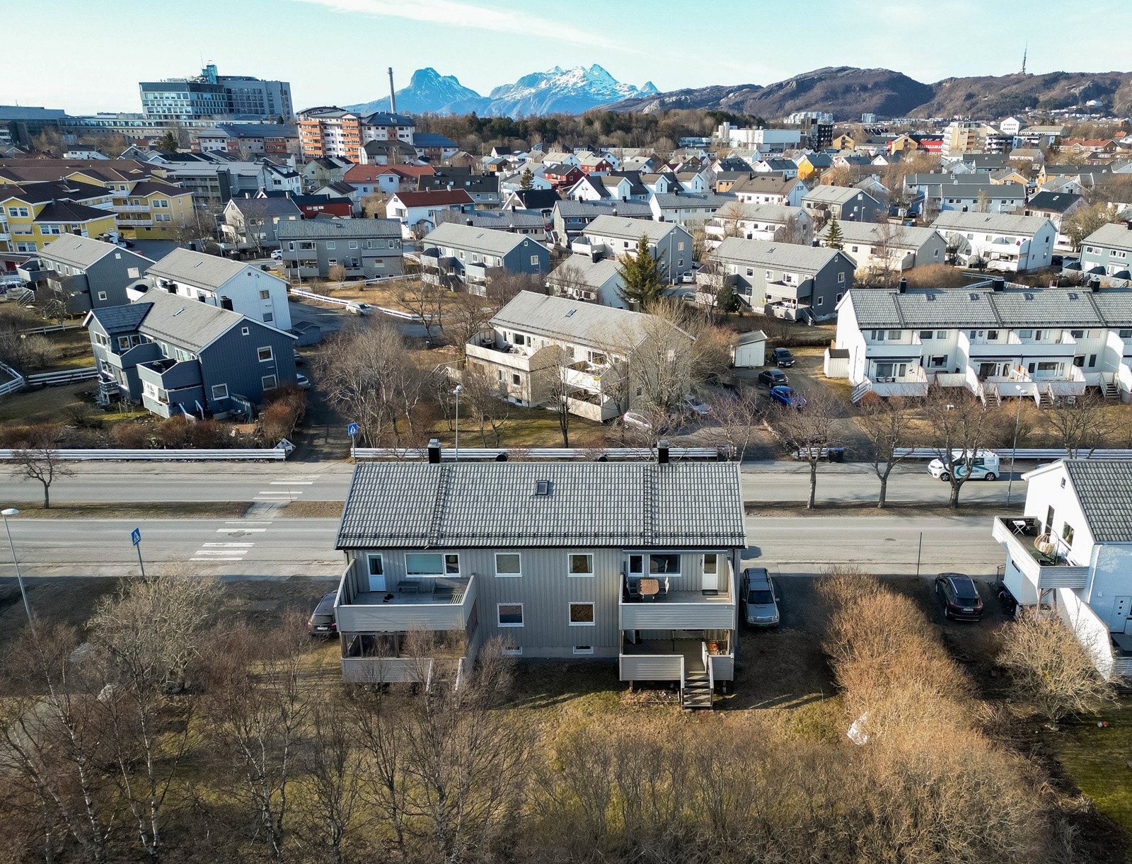 I tillegg har du ekstra bodplass i både kjeller- og loftetasje. Felles vaskerom i kjeller. Galleribilde