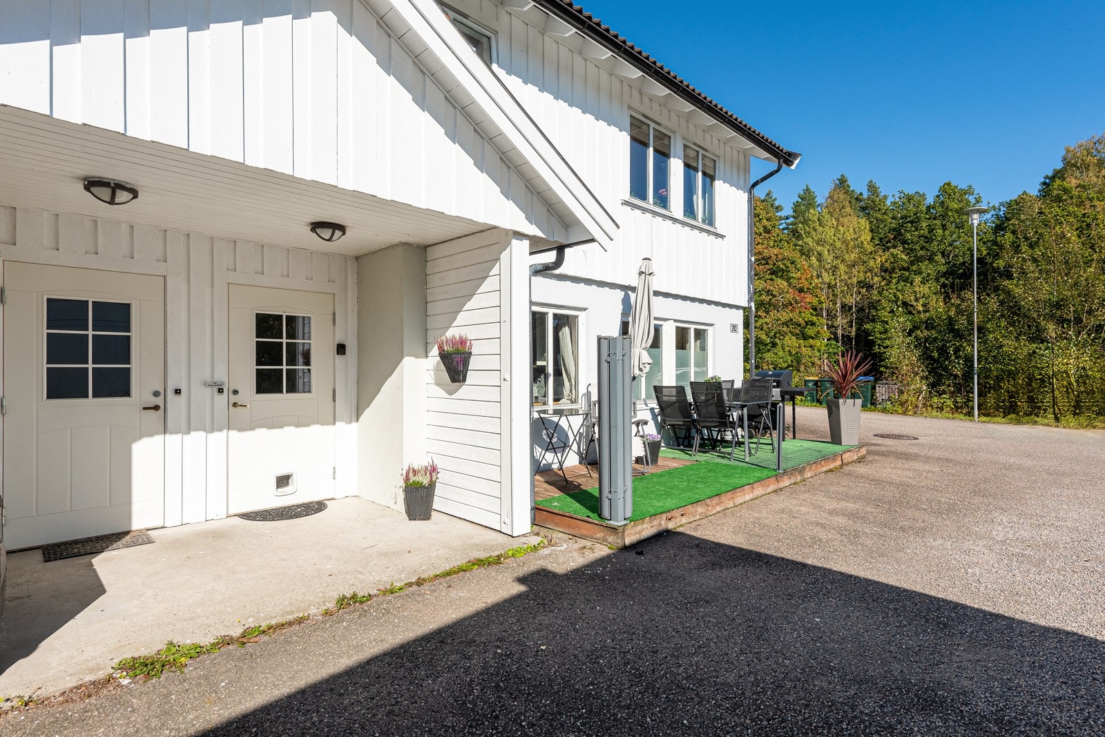 Inngangspartiet er overbygget. Galleribilde