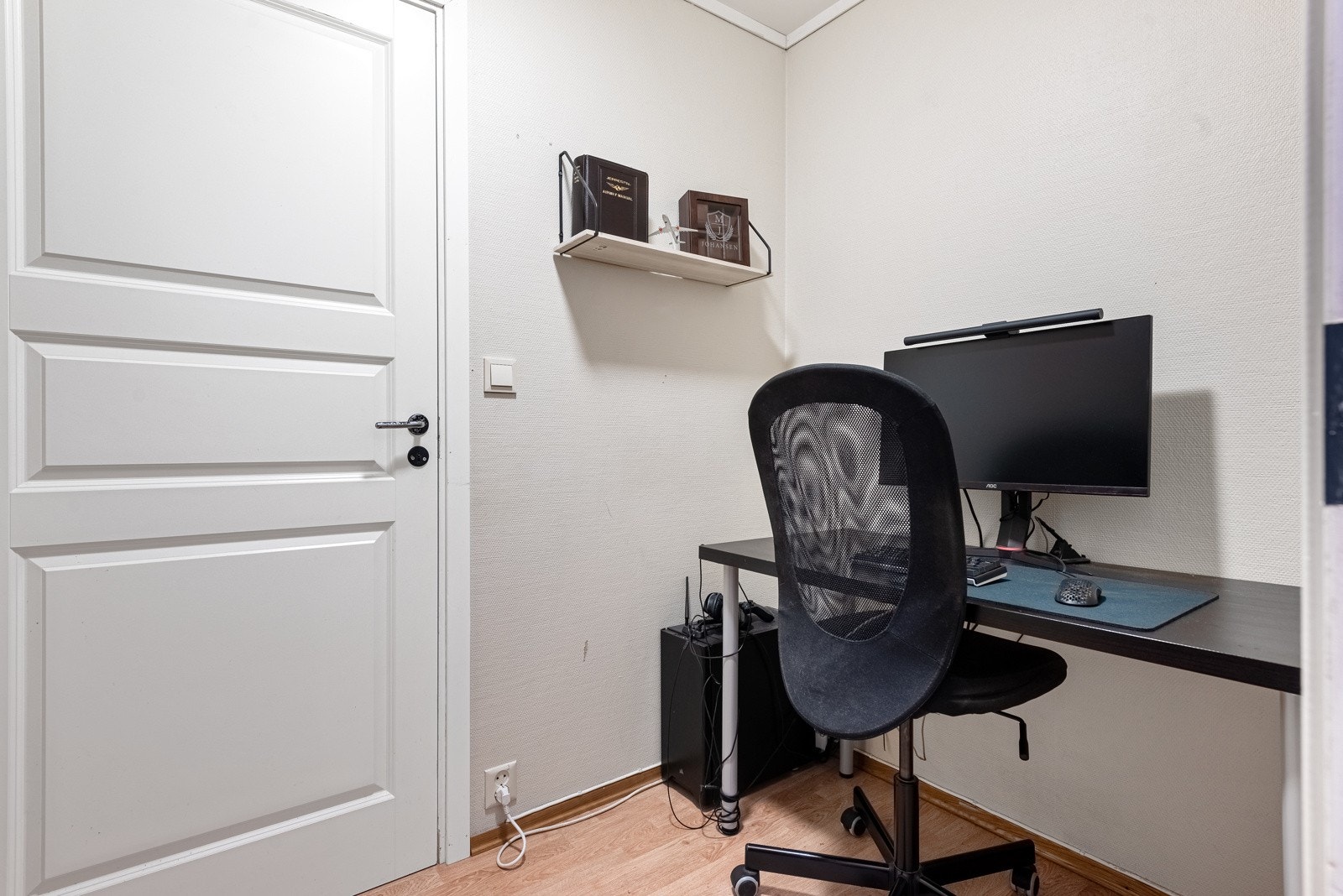 Den ene boden er tatt i bruk som kontor ( ikke bruksendret fra tilleggsdel til hoveddel)) Galleribilde