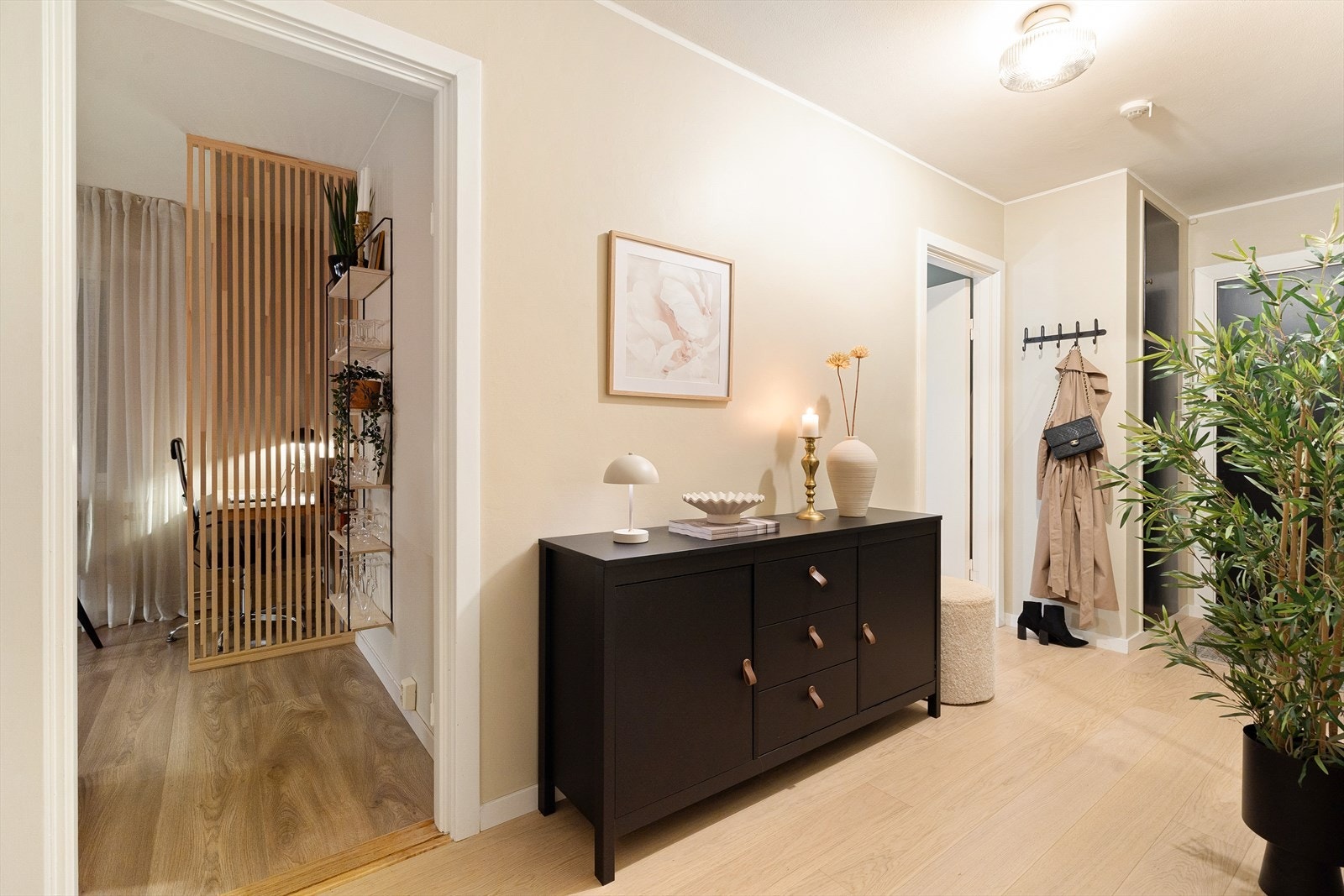 Leiligheten har en god planløsning med god flyt mellom alle rom Galleribilde