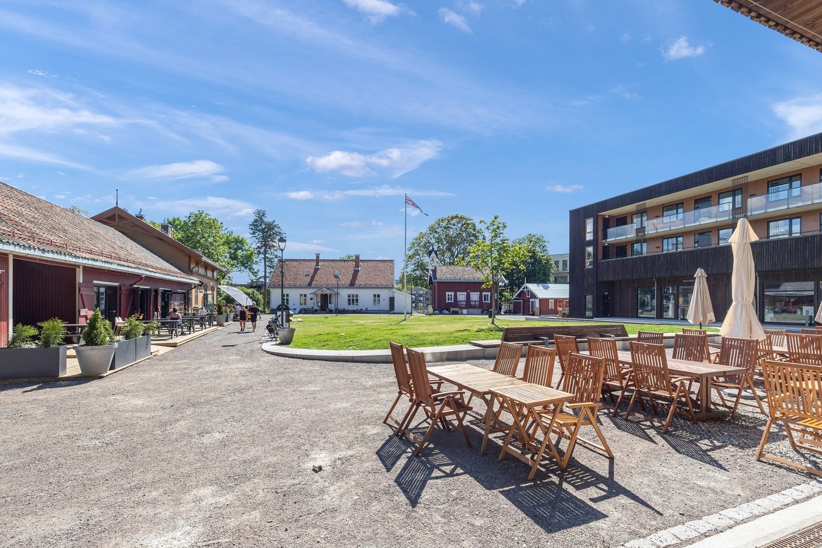 Et levende bydelstorg - og en helt nyrestaurert gård til allmenn livsnytelse. Galleribilde