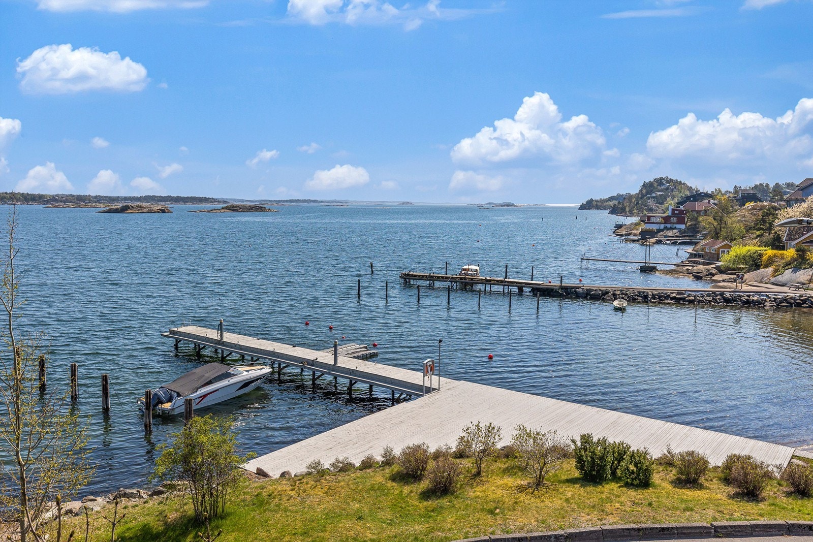 Fra båtplassen/brygga er det kun ca. 400 meter til nærmeste holme, og sjøveien er kort til Tønsbergfjorden og Tjømeland Galleribilde