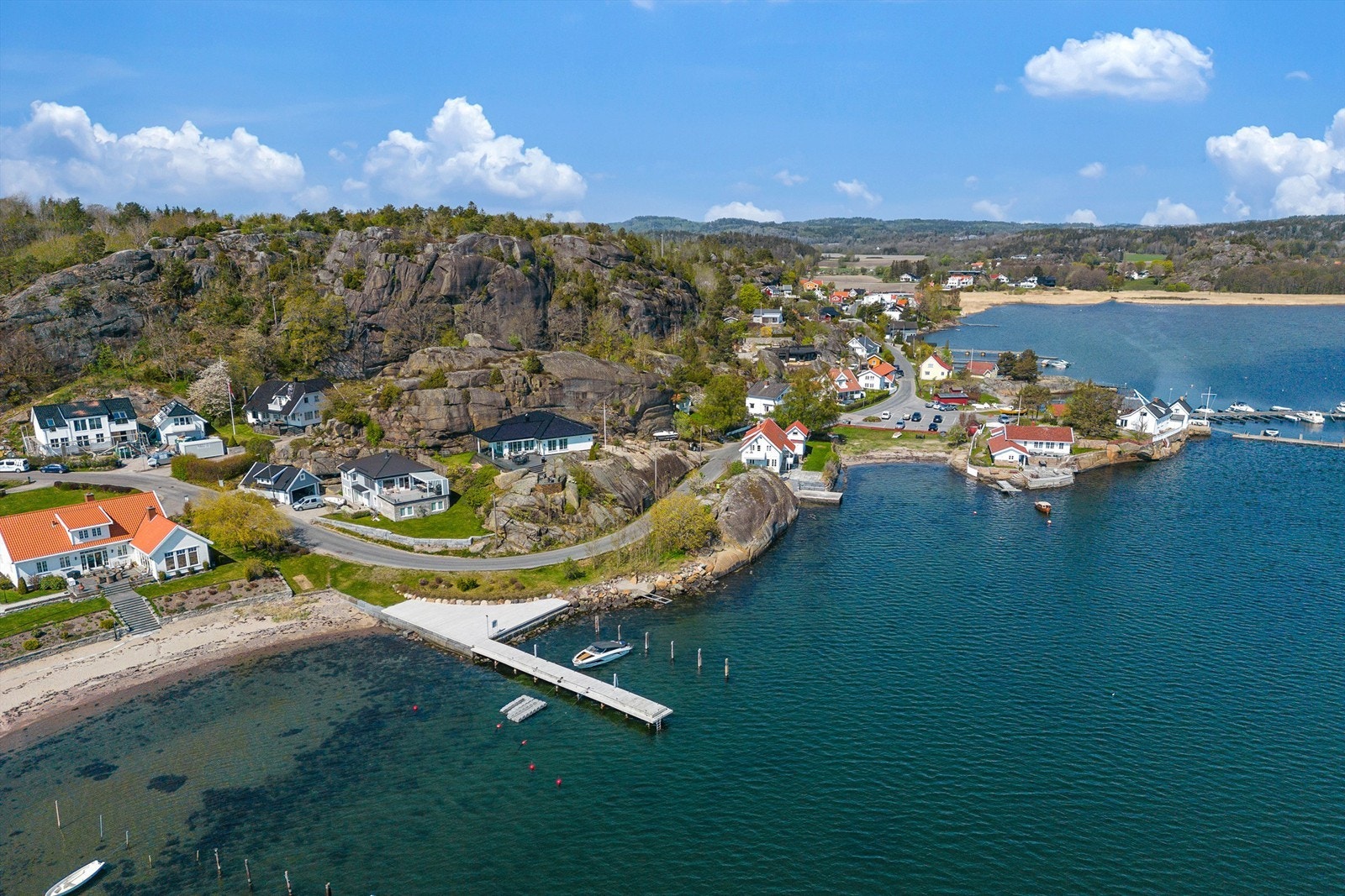 Lahelle er kjent for flotte turområder samt koselige smågater med sørlandsidyll Galleribilde