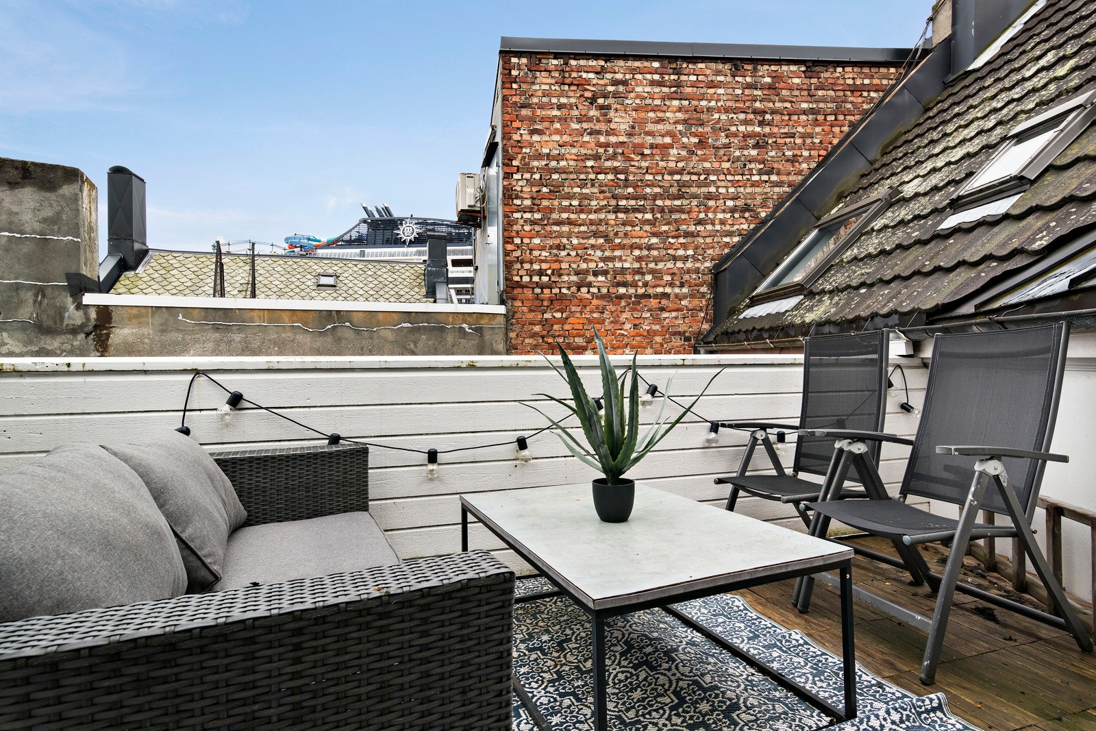 Leiligheten er bortskjemt med denne deilige terrassen som ligger sørøstvendt. Galleribilde