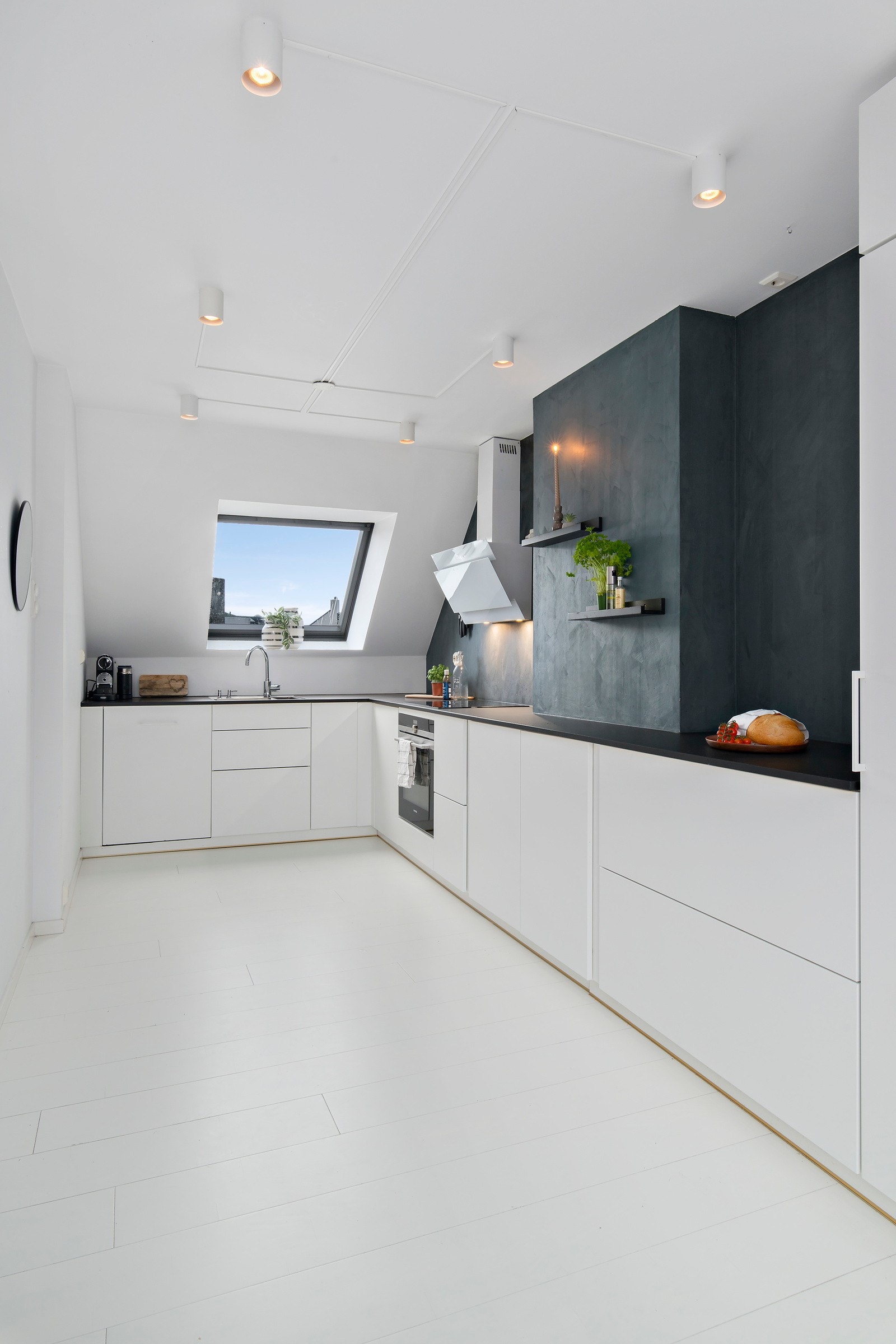 Også her er det takvindu som slipper inn godt med naturlig lys. Galleribilde