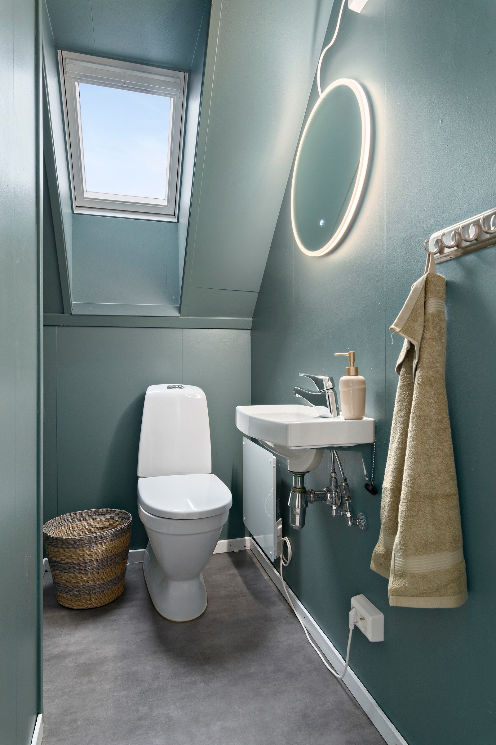 Eget toalettrom for gjester er greit for alle parter. Galleribilde