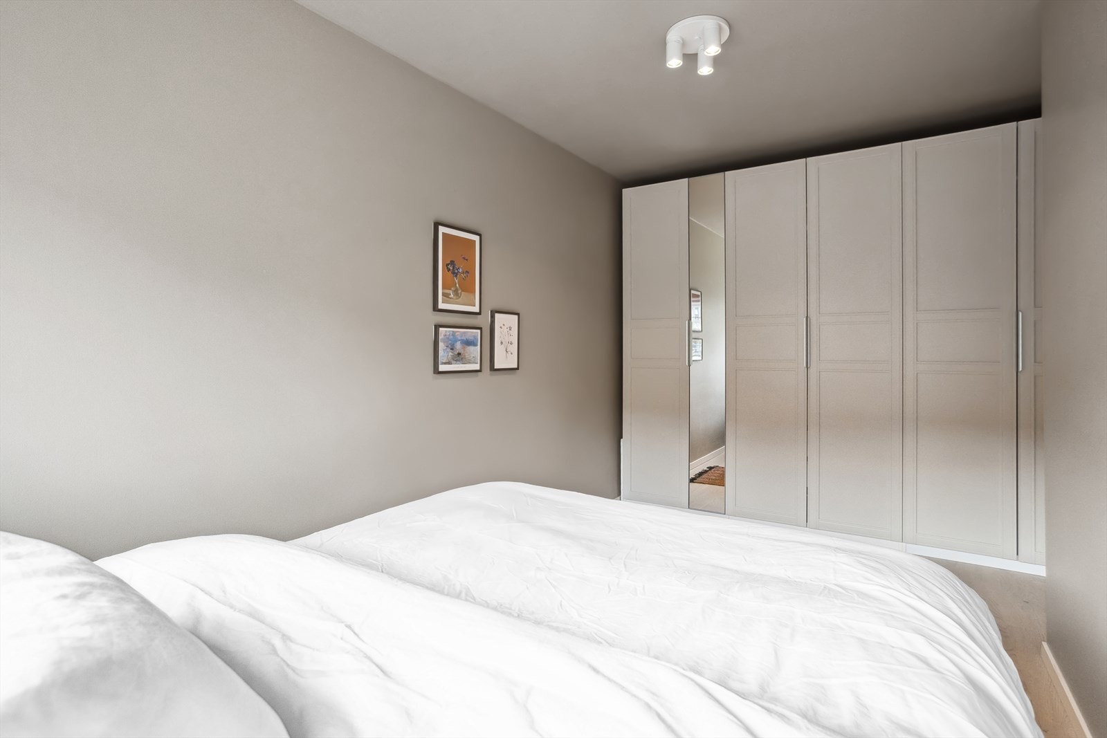 Også her er det god skapplass Galleribilde