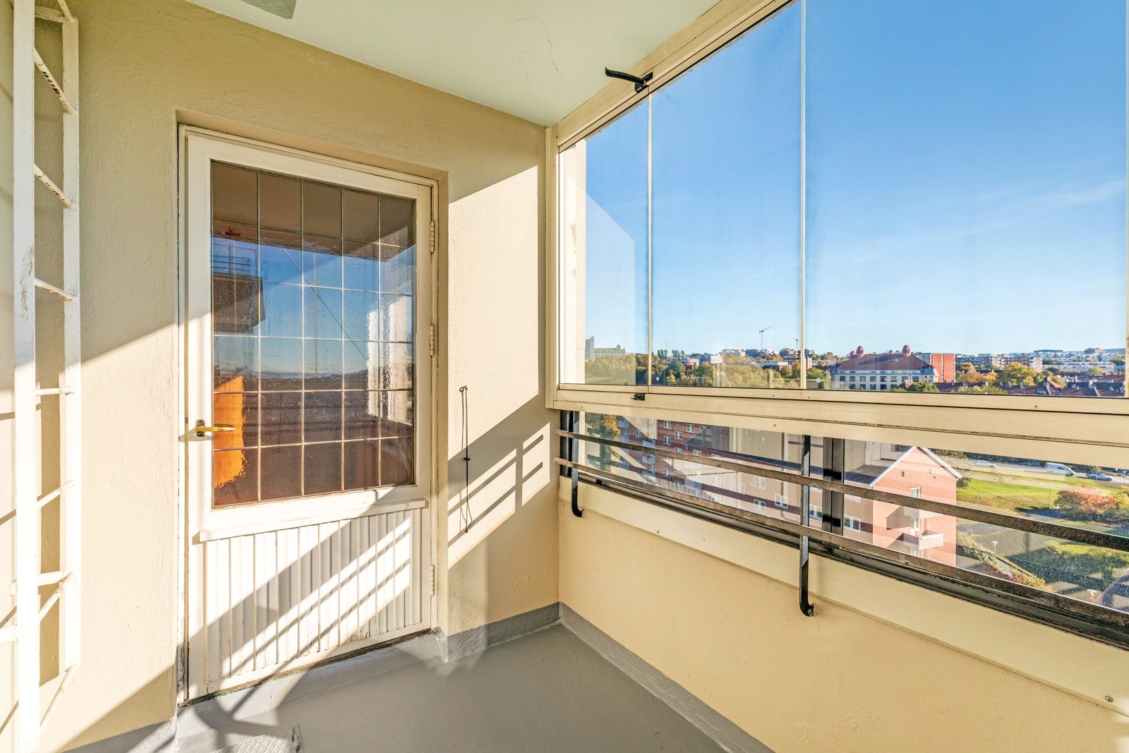 Stor balkong med flott utsikt. Galleribilde