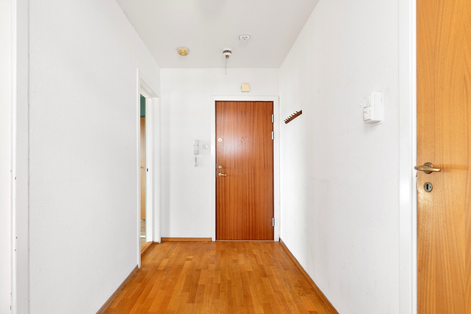 Stor og romslig entré. Galleribilde