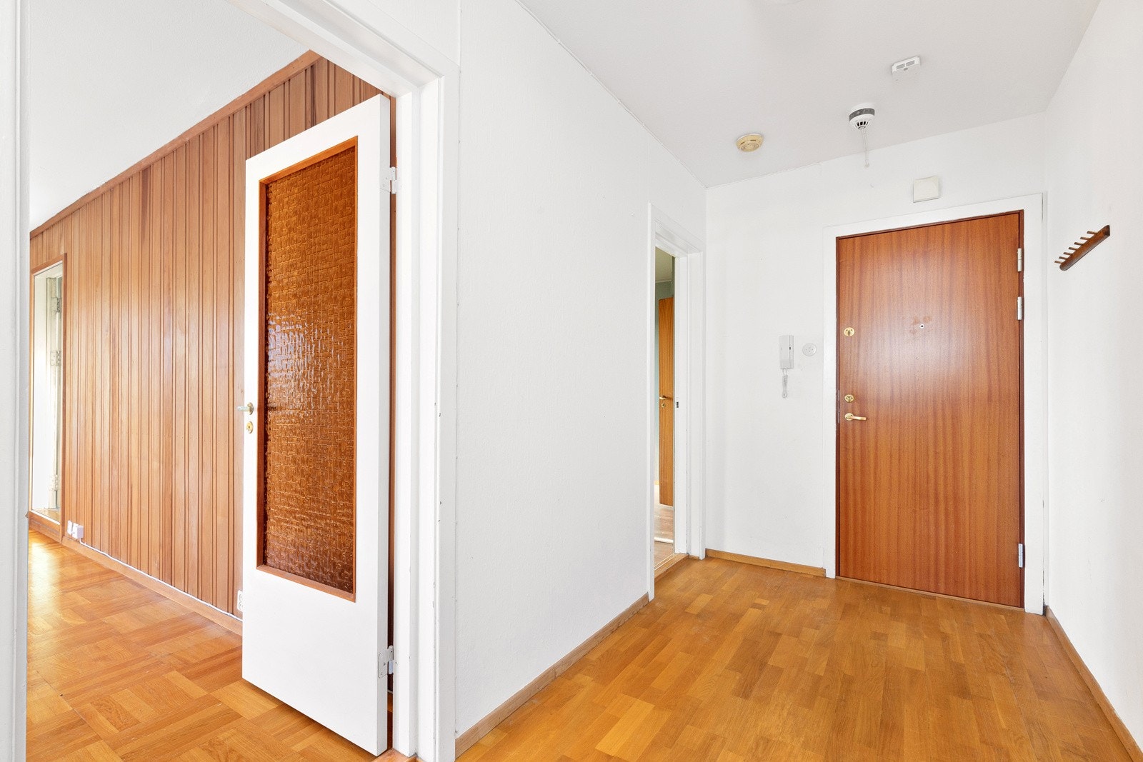 Fra entréen kommer du inn til stuen. Galleribilde