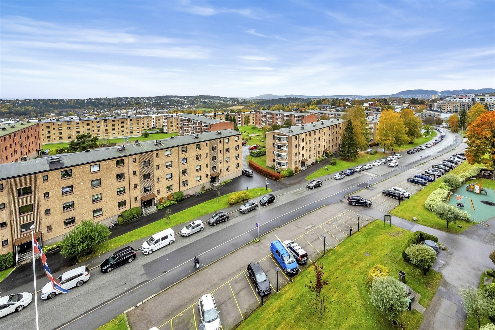 Balkongen har en fantastisk og fri utsikt, uten sjenerende innsyn eller gjenboere. Galleribilde