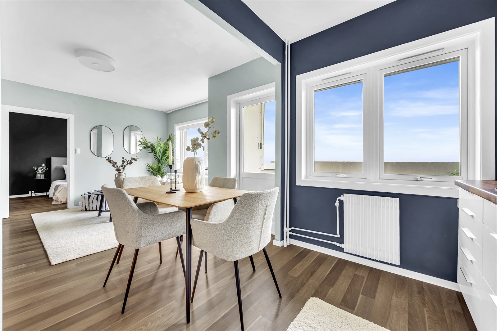 På kjøkkenet er det god plass til spisegruppe. Galleribilde