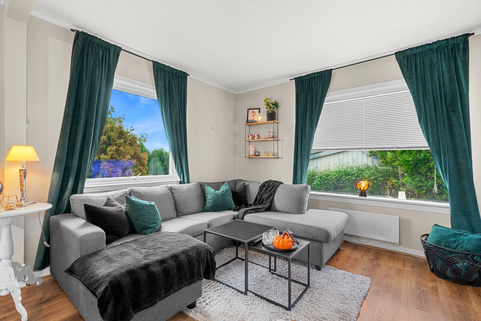 Eiendommen strekker seg over 3 plan med egen godkjent utleiedel i kjeller Galleribilde