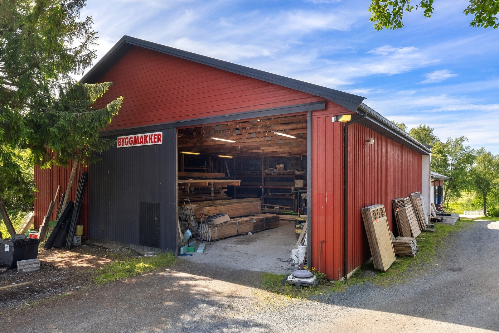 Næringsbygget har tidligere har blitt benyttet til vareutsalg for trevirke Galleribilde