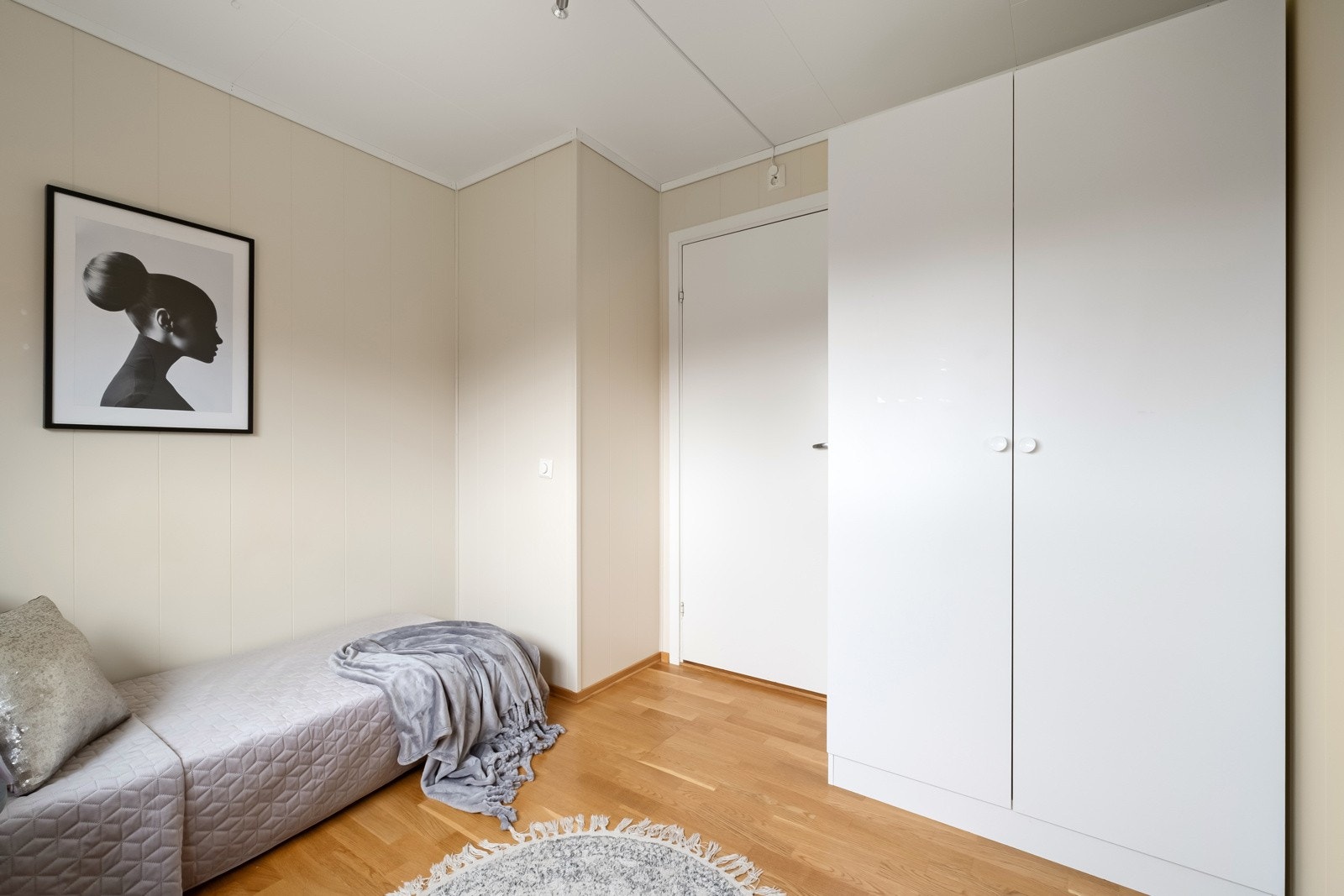 Det er satt inn garderobeskap. Galleribilde