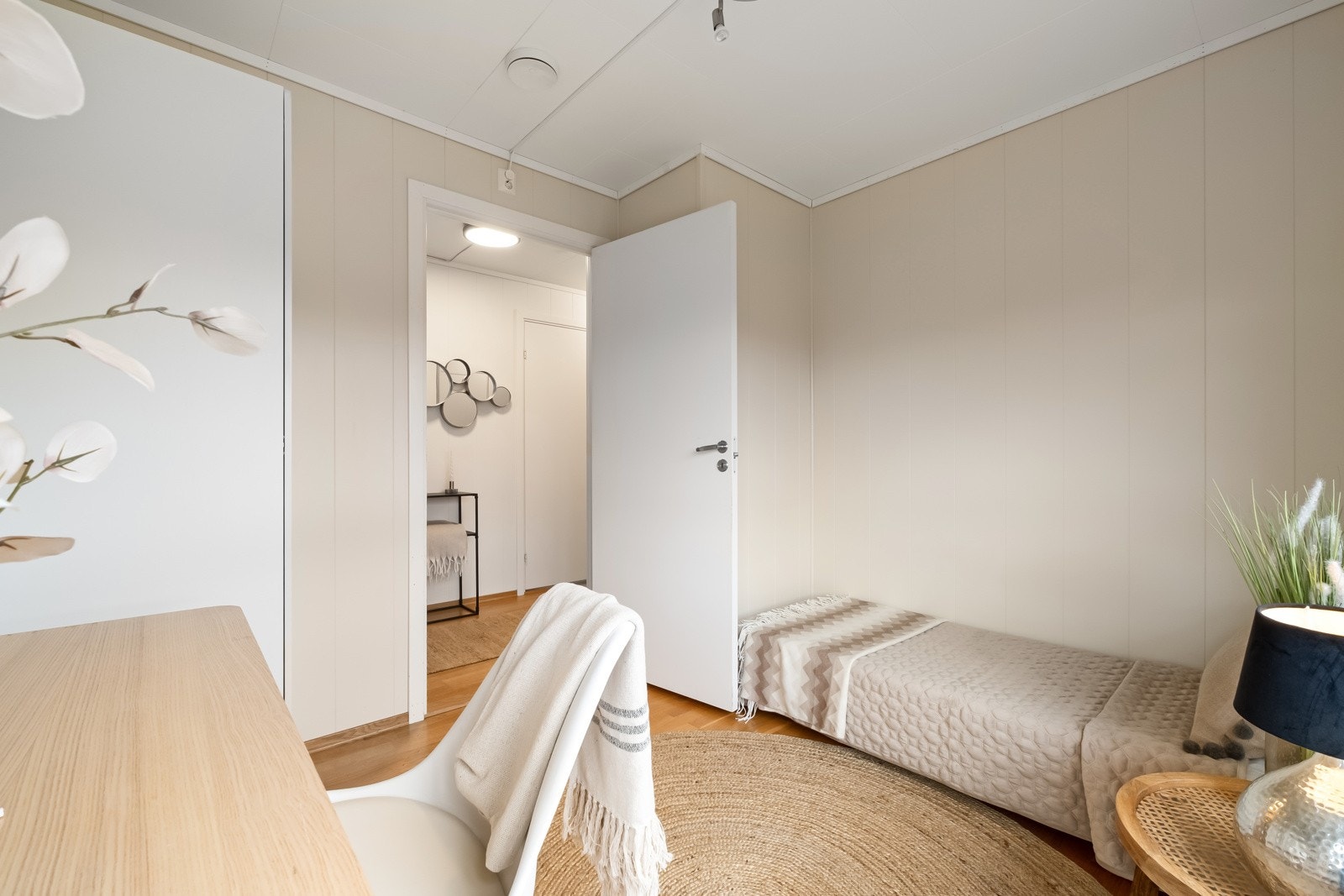 Det er satt inn garderobeskap. Galleribilde