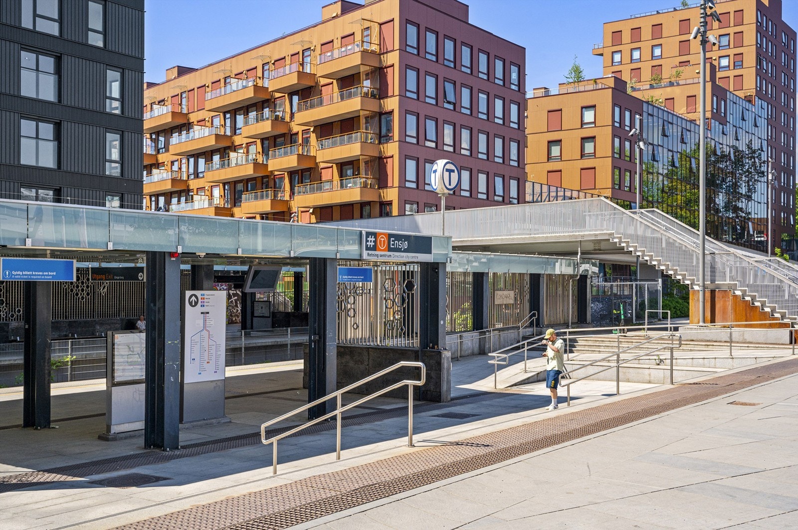 Herfra går også t-banen hyppig med linje 1, 2, 3 og 4. Kun et par stopp så er du i Oslo sentrum Galleribilde