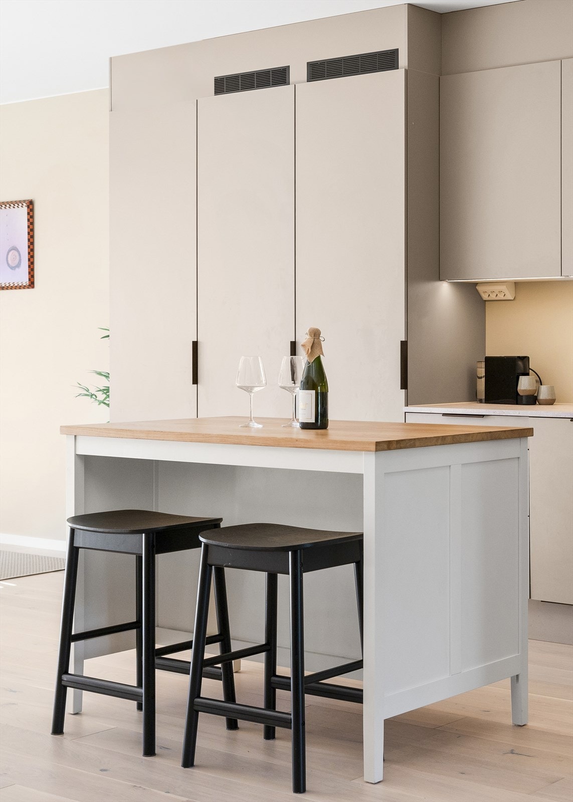 Pen, flyttbar kjøkkenøy med barløsning Galleribilde