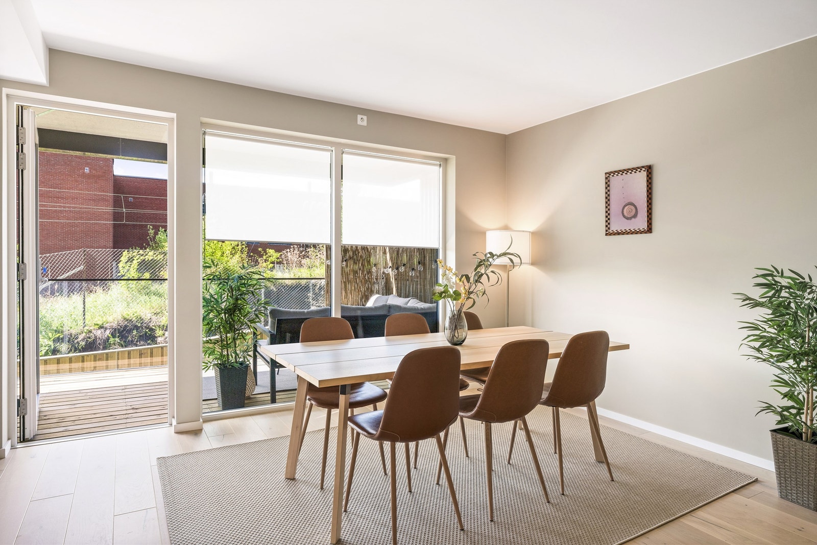 Fra kjøkkenet er det direkte adkomst til boligens balkong Galleribilde