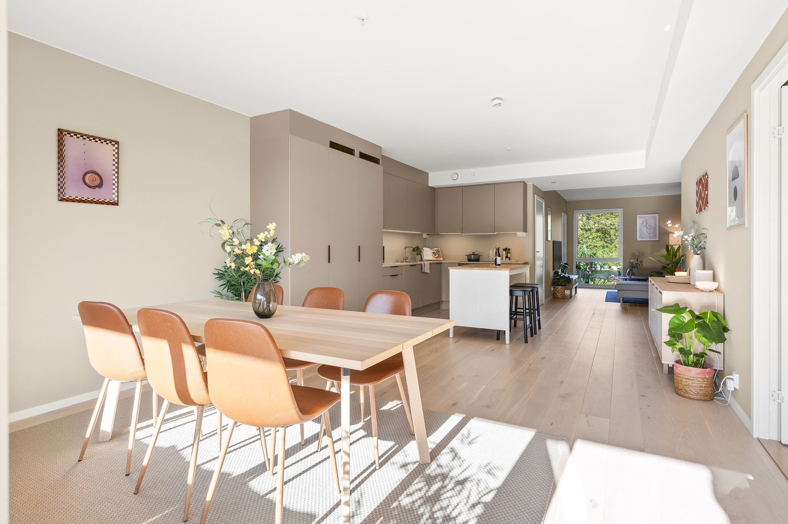 Velkommen til Ensjøveien 4F - presentert av Emir Resulbegovic i Krogsveen Galleribilde